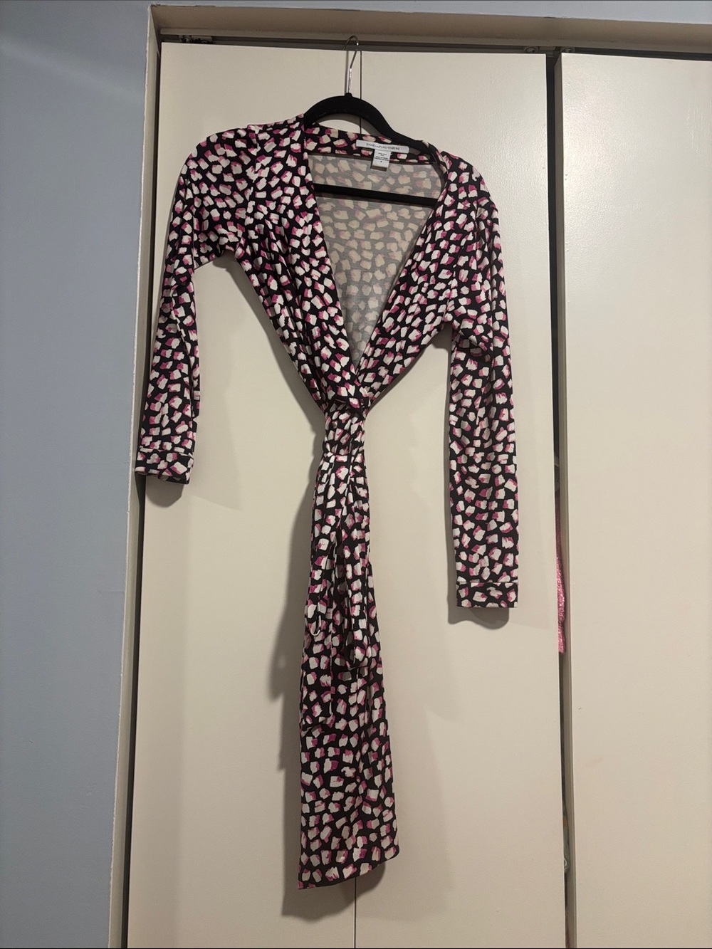 Diane Von Furstenberg Silk Black Pink and Cream Wrap Dress | Size 4